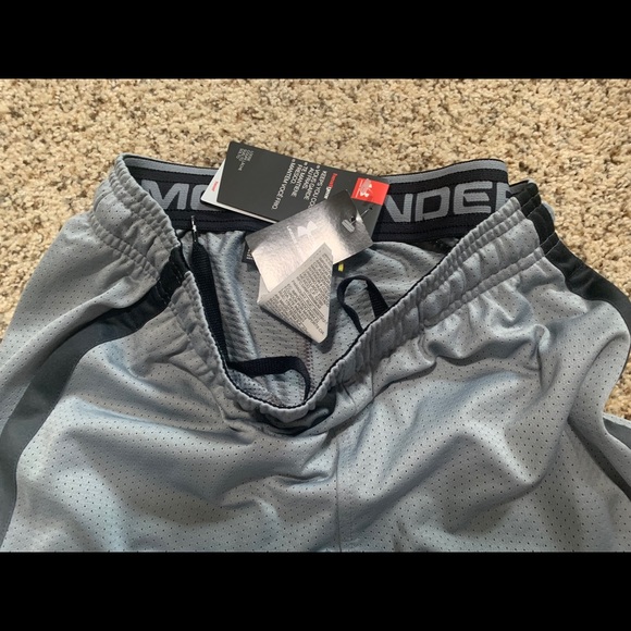 Under Armour short - Picture 1 of 2